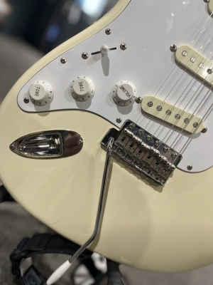 Squier - Left-Handed Made in Japan Stratocaster (1984-87), Vintage White 3